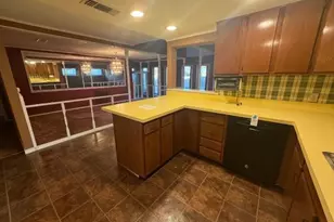 808 Flamingo Rd, Granbury, TX 76049 - Photo 9