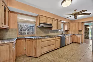 9846 Crestwick Dr, Dallas, TX 75238 - Photo 9