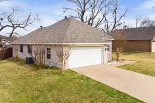 8305 Liberty Ln, Rowlett, TX 75089 - Photo 3