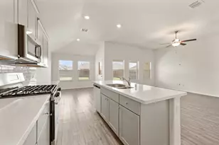 813 Amberwood Ct, Fort Worth, TX 76052 - Photo 9