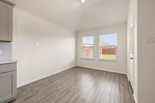 813 Amberwood Ct, Fort Worth, TX 76052 - Photo 11