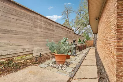 524 N Manus Drive, Dallas, TX 75224 - Photo 37