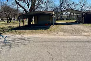 301 Sherman St, Nocona, TX 76255 - Photo 9