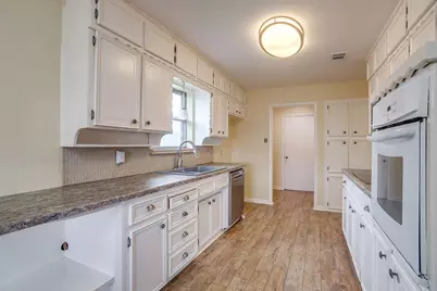 6512 Arthur Drive, Edgecliff Village, TX 76134 - Photo 13