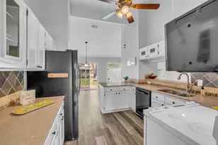 4604 Lindberg Dr, Arlington, TX 76016 - Photo 9