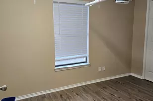 654 St Louis Ave, Fort Worth, TX 76104 - Photo 5