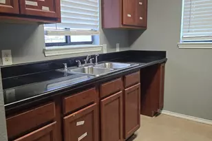 654 St Louis Ave, Fort Worth, TX 76104 - Photo 9