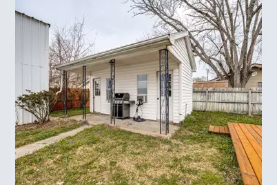 701 Market Street E, Honey Grove, TX 75446 - Photo 5