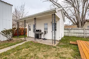 701 Market St E, Honey Grove, TX 75446 - Photo 5