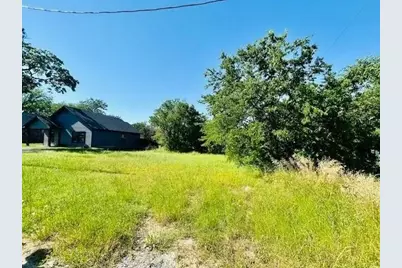 129 E Johnson Street, Denison, TX 75021 - Photo 1