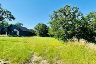 129 E Johnson St, Denison, TX 75021 - Photo 1