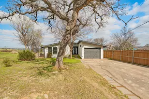 8245 Eagle Mountain Cir, Fort Worth, TX 76135 - Photo 5