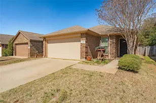 1329 Briarwood Dr, Azle, TX 76020 - Photo 1