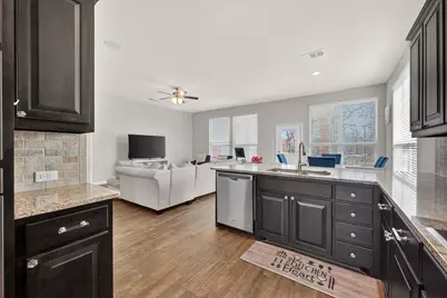 7815 Kettle Creek Drive, Arlington, TX 76001 - Photo 13