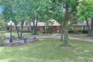 302 Wilcoxson St, Farmersville, TX 75442 - Photo 1