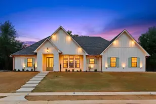 17300 Woodcrest Cir, Lindale, TX 75771 - Photo 1