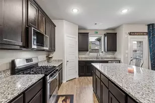 1813 Meadow Trail Ln, Aubrey, TX 76227 - Photo 9