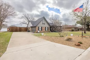 1301 N St Charles Ave, Pilot Point, TX 76258 - Photo 3