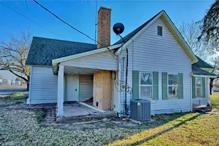 404 S Hall St, Montague, TX 76251 - Photo 1