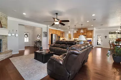 8701 Oakland Court, Granbury, TX 76049 - Photo 7