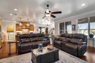 8701 Oakland Ct, Granbury, TX 76049 - Photo 9