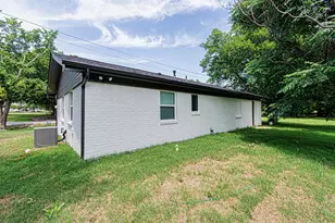 551 E Burks St, Pilot Point, TX 76258 - Photo 29