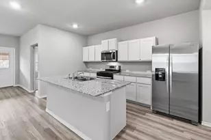 1912 Cherokee Ln, Cleburne, TX 76033 - Photo 3