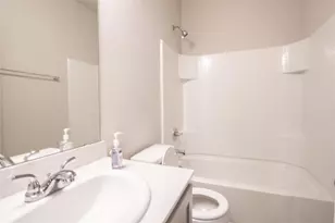 951 Hurstwood Dr, Van Alstyne, TX 75495 - Photo 5