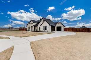 101 Grey Wolf Ct, Godley, TX 76044 - Photo 3