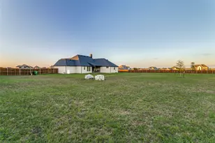 101 Grey Wolf Ct, Godley, TX 76044 - Photo 35