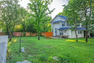 824 Elsbeth St, Dallas, TX 75208 - Photo 9