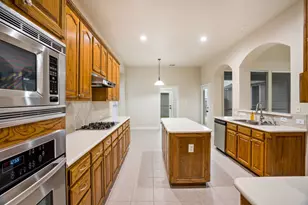 1806 E Branch Hollow Dr, Carrollton, TX 75007 - Photo 11