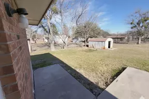 305 Sierra Vista Dr, Chico, TX 76431 - Photo 19