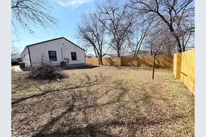 847 E Powell Avenue, Fort Worth, TX 76104 - Photo 19