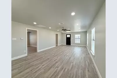 847 E Powell Avenue, Fort Worth, TX 76104 - Photo 7