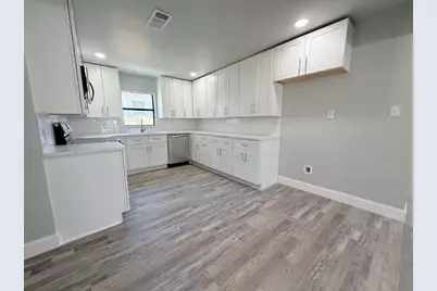 847 E Powell Avenue, Fort Worth, TX 76104 - Photo 9