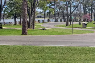 742 Kiowa Dr W, Gainesville, TX 76240 - Photo 1