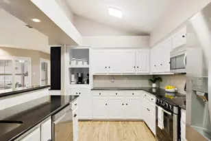 2723 Belmeade Dr, Carrollton, TX 75006 - Photo 11