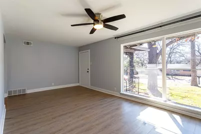 604 Oakwood Avenue, Hurst, TX 76053 - Photo 5