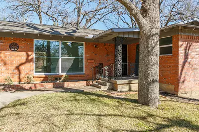 604 Oakwood Avenue, Hurst, TX 76053 - Photo 3