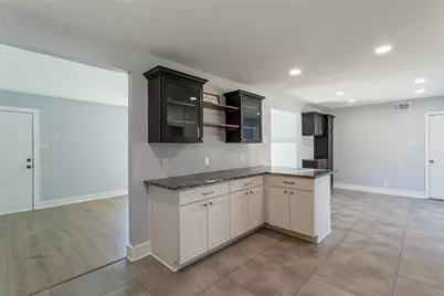 604 Oakwood Avenue, Hurst, TX 76053 - Photo 9