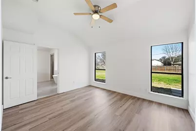 6301 Meadow Glen Drive, Arlington, TX 76018 - Photo 11