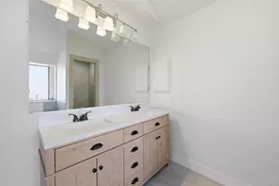 6301 Meadowglen Dr, Arlington, TX 76018 - Photo 15