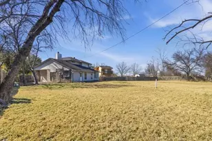 6301 Meadowglen Dr, Arlington, TX 76018 - Photo 5