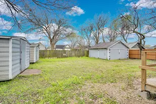 205 W Latimer St, Ennis, TX 75119 - Photo 27