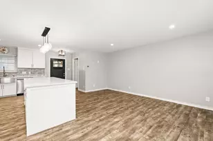 3213 Pecan Ln, Garland, TX 75041 - Photo 11