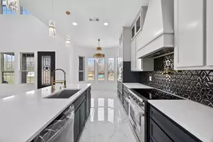 1530 S Houston School Rd, Lancaster, TX 75146 - Photo 9