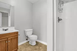 1602 W Elm St, Denison, TX 75020 - Photo 5