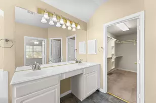 300 Cosbie Dr, Irving, TX 75063 - Photo 25