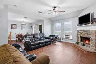 211 Jacinth Ln, Granbury, TX 76049 - Photo 15